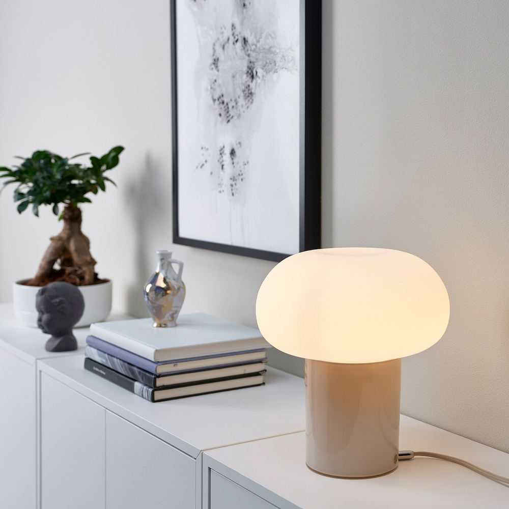 IKEA DEJSA  (ИКЕА ДЕЙСА)  -  Настольная лампа, бежевое/опаловое белое стекло, 28 см