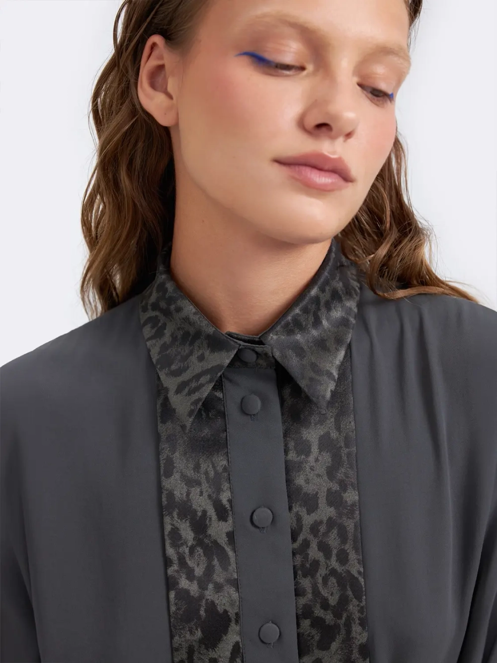 Блуза темно-серая с леопардовой отделкой Ola Ola OLA OLA