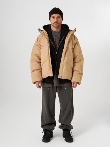 Бежевый объемный пуховик QWE