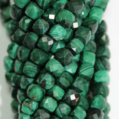 Малахит куб юв. огранка бусины 4 мм