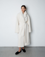 Шуба из искусственного меха норки молочный