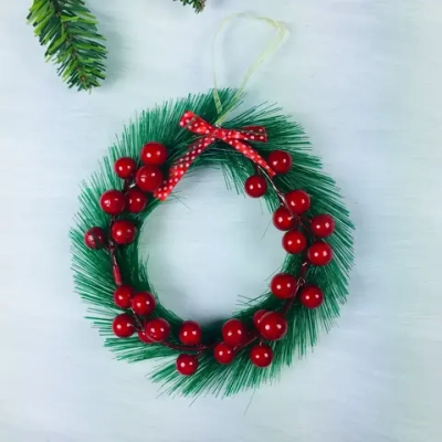 Венок хвойный «Спелая ягода» d-16 см