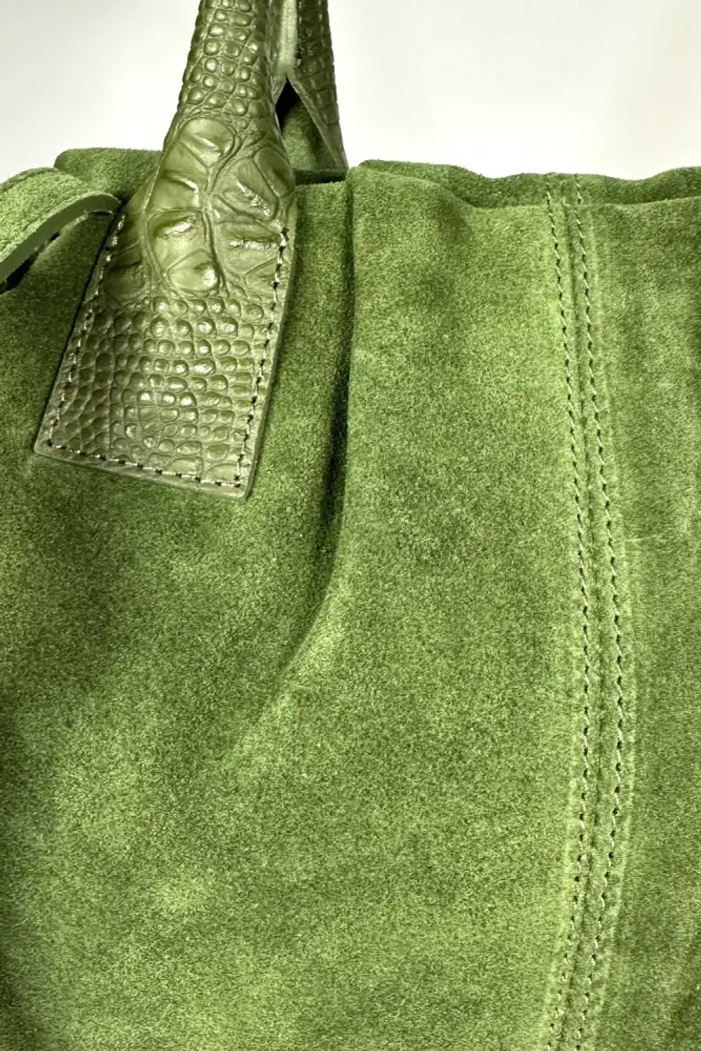 Женская зеленая сумка из натуральной замши