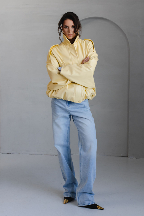 Бомбер из эко-кожи лимонный