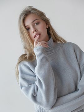 AIM  свободного кроя Цвет светло-серый 50% шерсть мериноса.