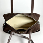 Женская замшевая сумка-багет коричневого цвета