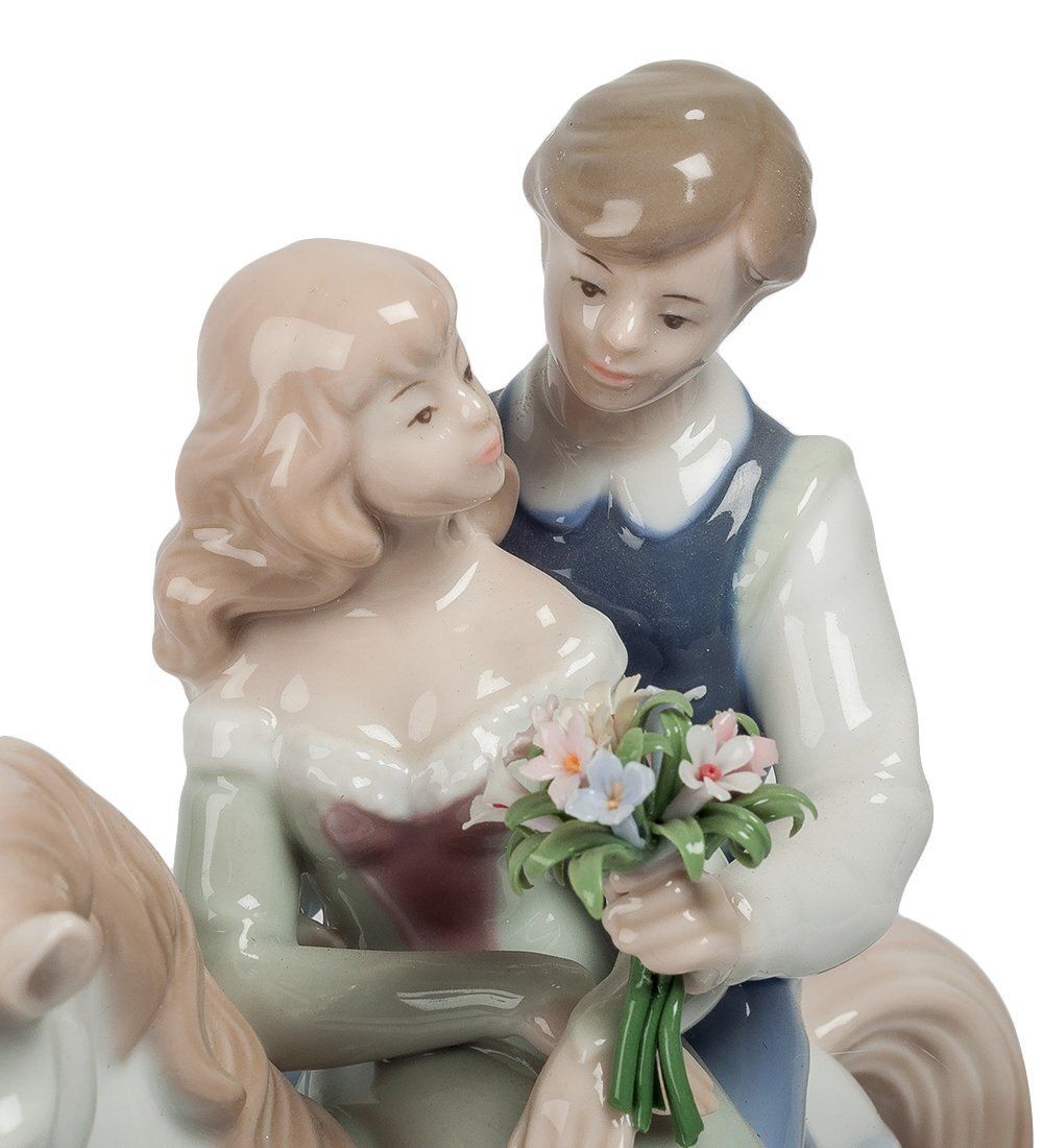 JP-15/49 Статуэтка пара «Конная прогулка» (Pavone)