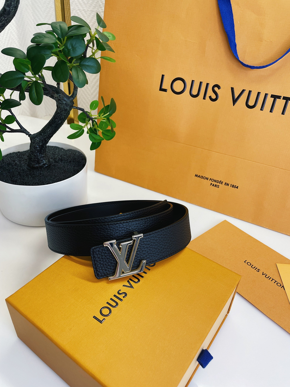 Louis Vuitton Двухсторонний кожаный ремень