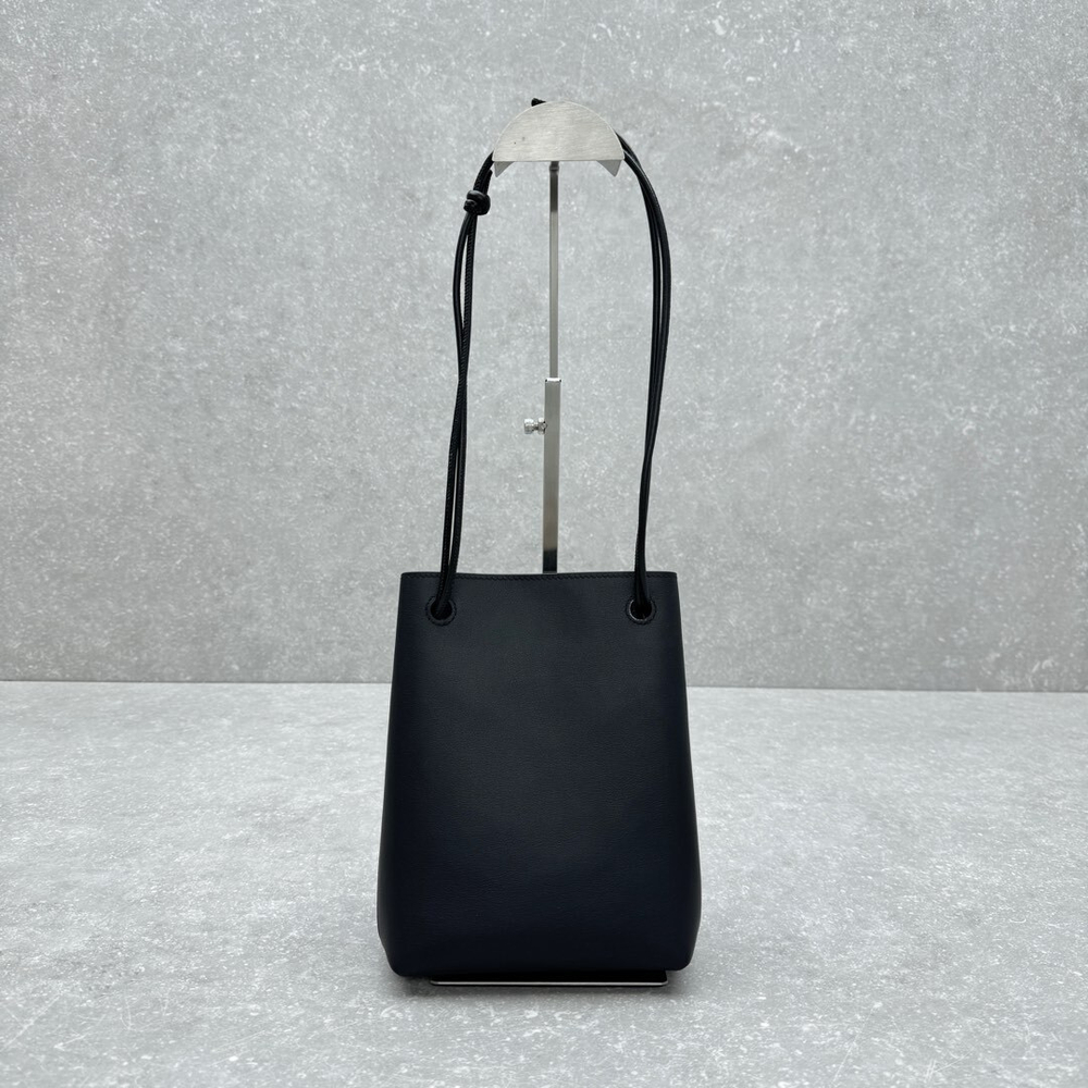 Loewe Pebble Pouch 21 cm