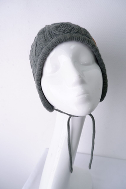 Шапка на завязках с помпоном