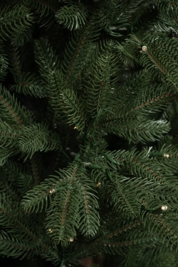 Искусственная елка Никольская 210 см., 100% литая хвоя, 450 теплых белых Led ламп, ЕлкиТорг (68210)