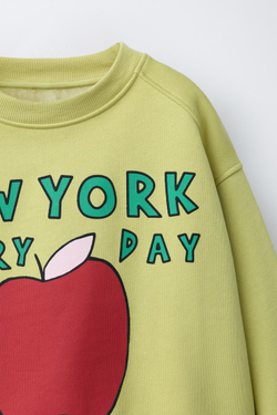 ZARA ТОЛСТОВКА С ПРИНТОМ «ЯБЛОКО», ЗЕЛЕНЫЙ