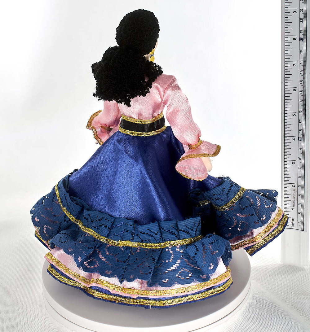 Фарфоровая кукла коллекционная Цыганка Кармен