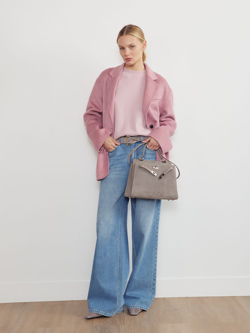 БАЗОВЫЙ РЕМЕНЬ С ТРЕУГОЛЬНОЙ ПРЯЖКОЙ ЗАМША СЕРЫЙ