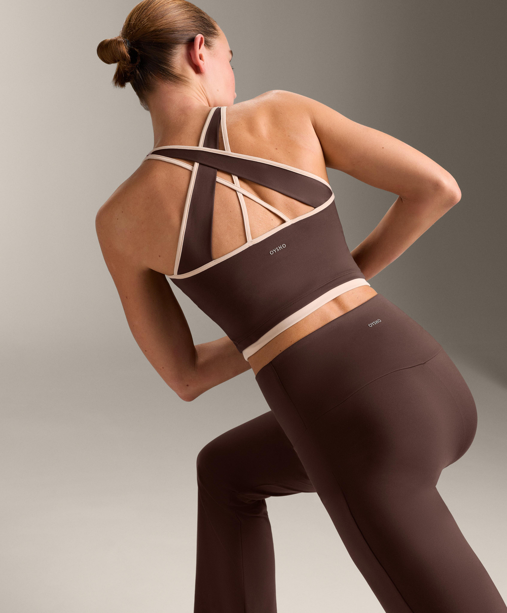 Oysho Топ Comfortlux с контрастной перекрестной спинкой, коричневый