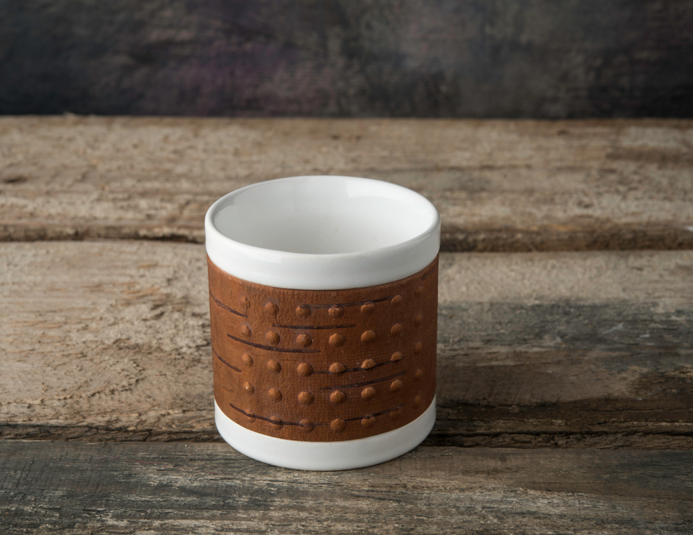 Кружка малая фарфоровая без ручки с берестой. Коллекция Dots (Пупырышки или Точки)