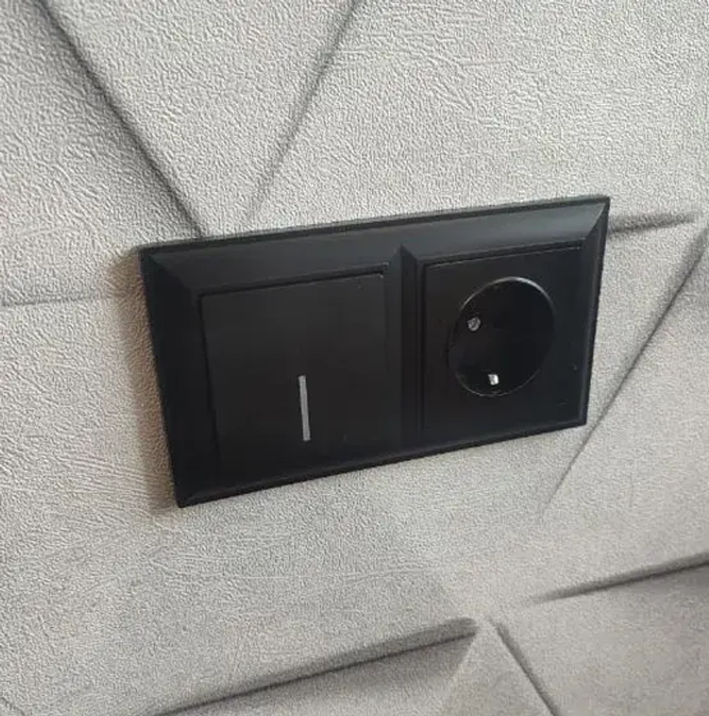 Выключатель одноклавишный с подсветкой (черный матовый) W1110108