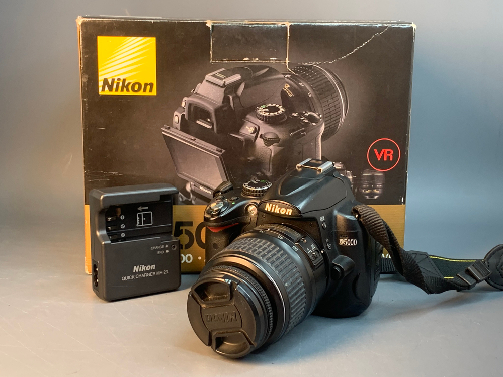 Nikon D5000 Kit 18-55mm 35187 Кадров