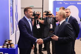 Основатель иркутской компании «Дикая Сибирь» рассказал о своей продукции Владимиру Путину