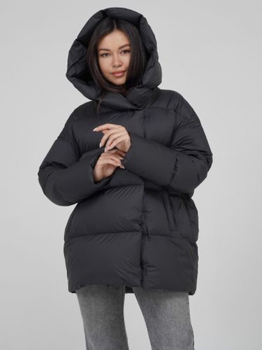Черный пуховик с объёмным капюшоном