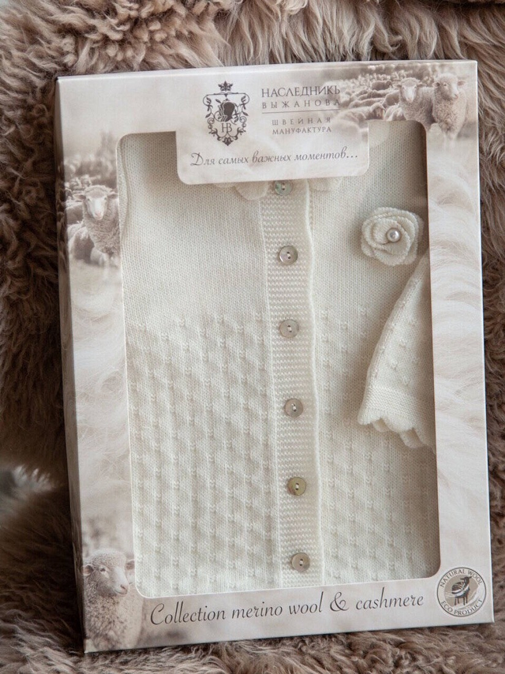 Комбинезон с розой, Экрю