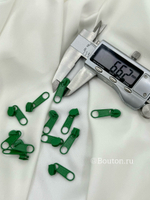 Собачка / бегунок для молнии тёмно-зеленый 6,5 мм