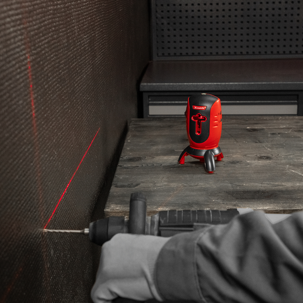 Лазерный уровень ML01T, дальность 10 м, точность ± 0,5 мм, / 1 м, длина волны 650 нм, проекция 1 вертикальная 1 горизонтальная плоскость, резьба под штатив 5/8" Matrix