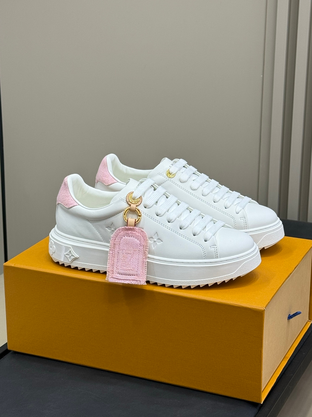 Louis Vuitton Time Out