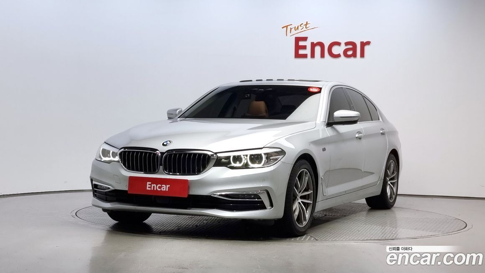 BMW 5 Series (G30) 520i Luxury (04.2020)