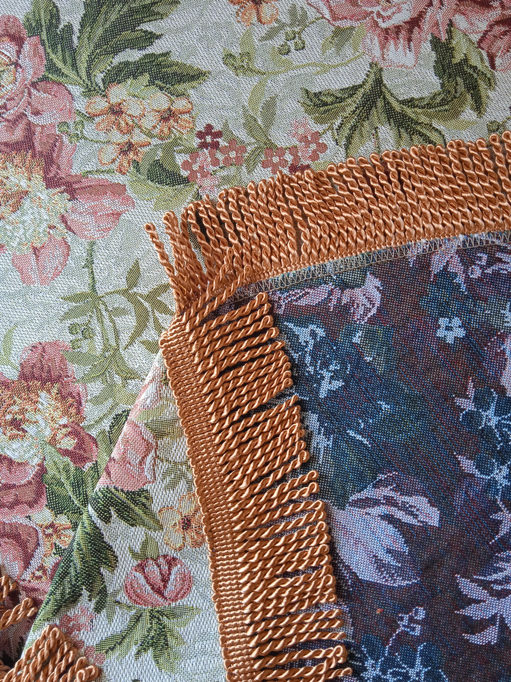 Гобеленовая скатерть Букет пионов D 160 см