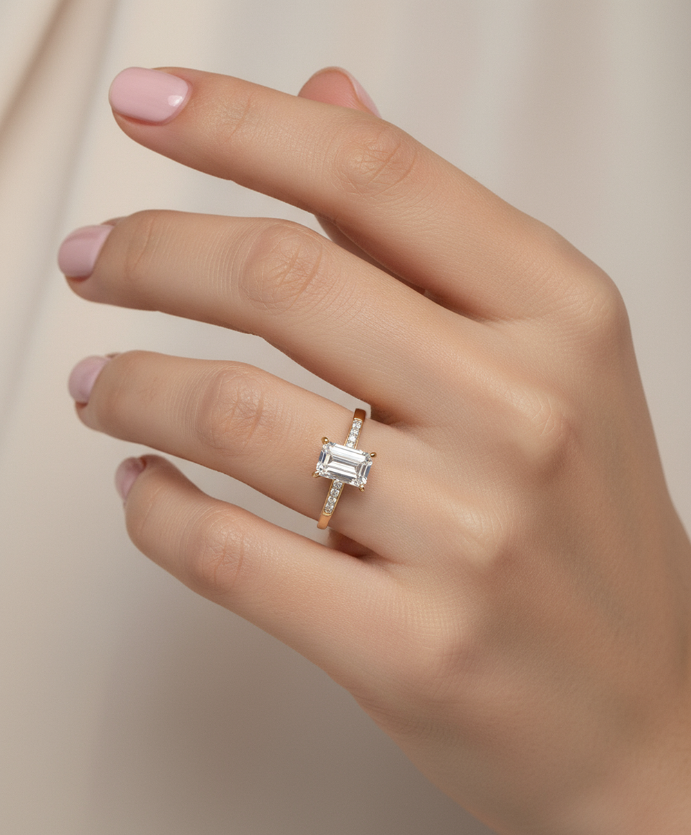 Кольцо из золота с фианитом, 019570