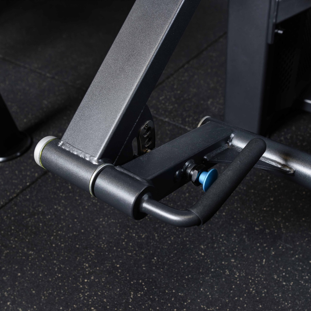 U3002D (E5002) Разгибание ног сидя. Стек 109 кг