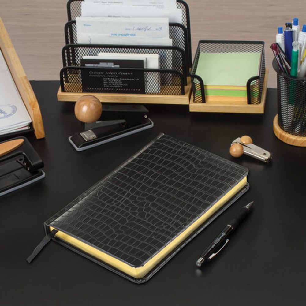 Ежедневник недатированный А5 138х213 мм BRAUBERG "Comodo" под кожу, 160 л., черный, 124974