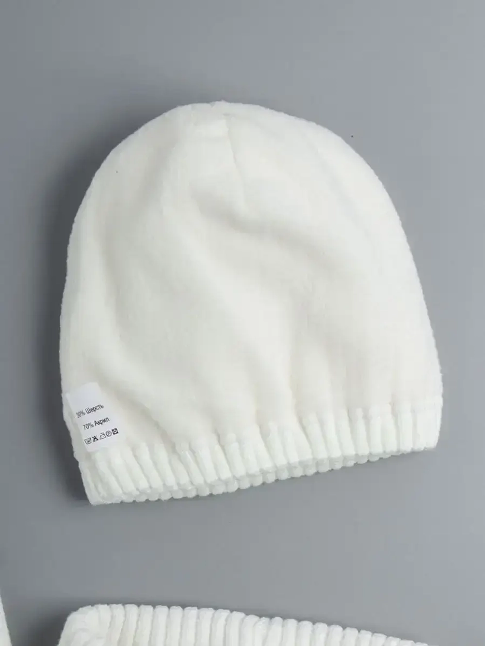 Шапка зимняя для девочки со снудом и митенками