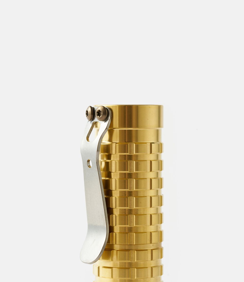 Dawn Hex 18650 Brass XPL 6000K — фонарик из латуни