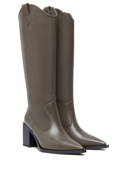 Женские удлинённые казаки из кожи