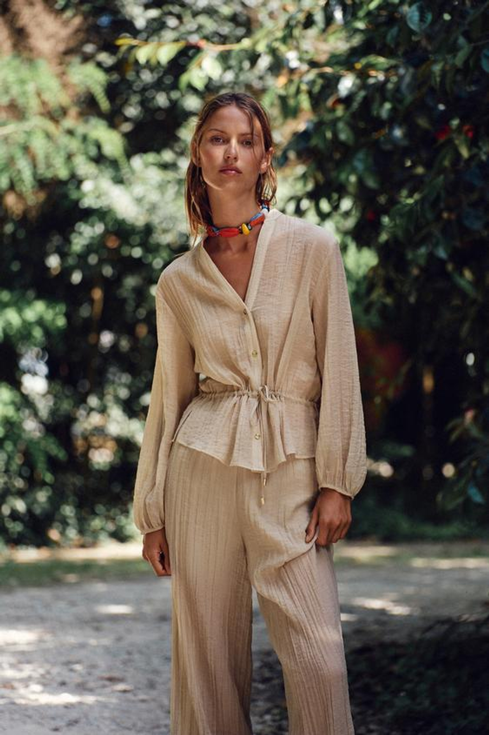 ZARA ШИРОКИЕ БРЮКИ ИЗ ПОЛУПРОЗРАЧНОЙ ЖАТОЙ ТКАНИ, СВЕТЛО-БЕЖЕВЫЙ