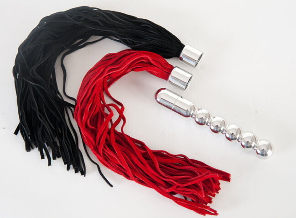 Анальный стимулятор Toyfa с двумя сменными плетками (Цвет: серебряный с черным и красным)