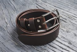 Ремень из текстурной итальянской кожи, цвет «каштан», хромированная пряжка