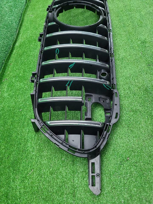 Решетка радиатора Mercedes AMG GT (2017-2024)