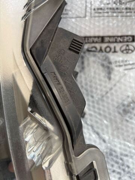 фара правая Toyota Vitz NSP130 135