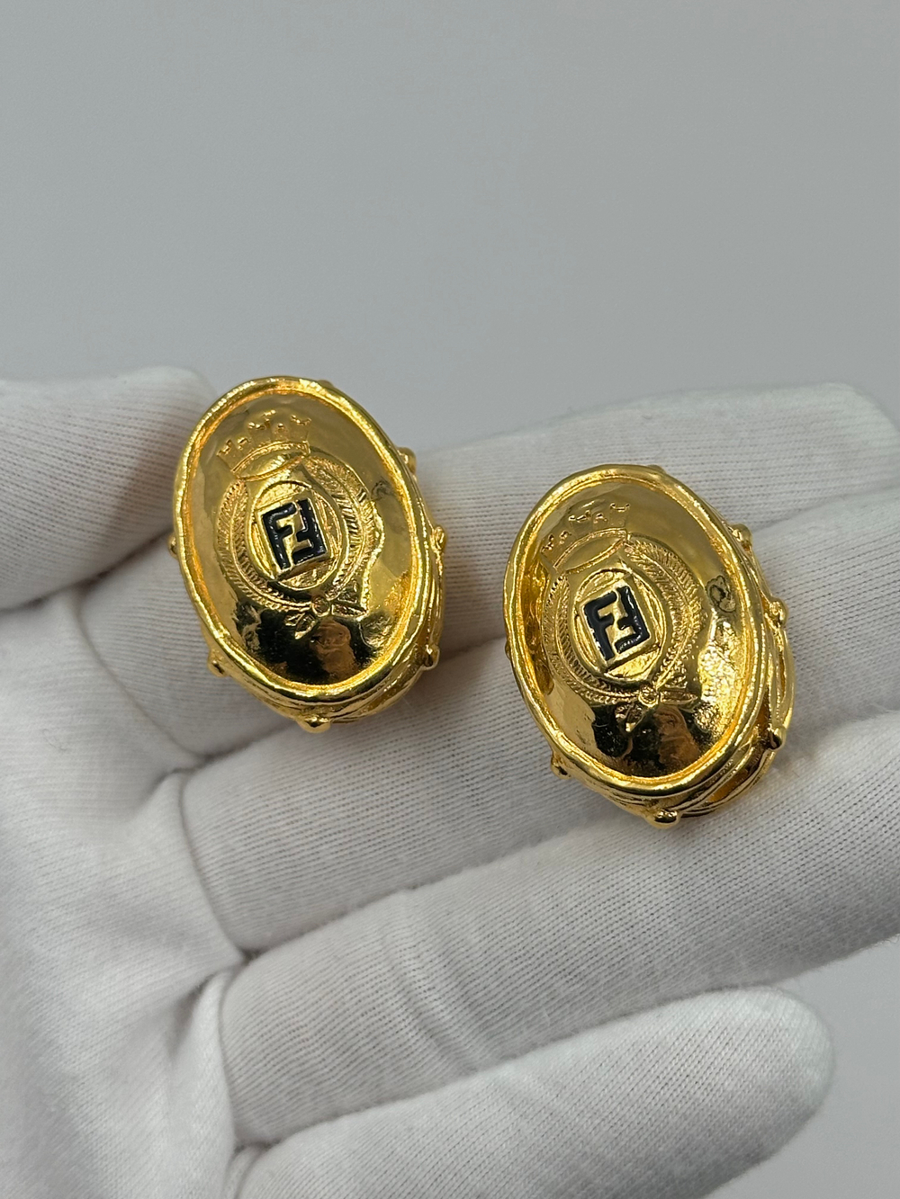 Клипсы с лого Fendi