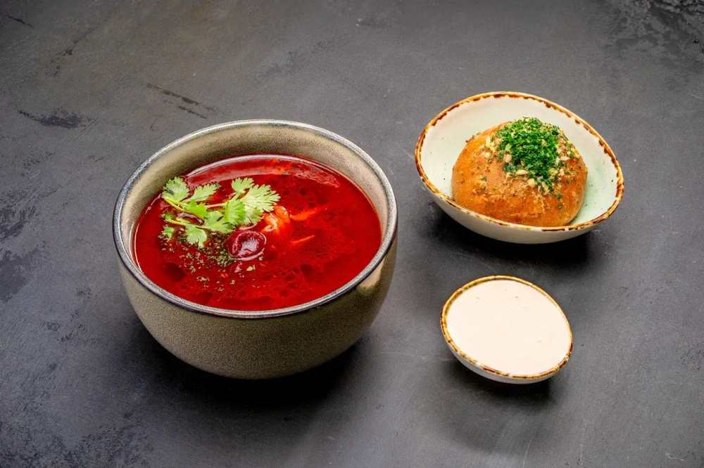 Борщ с подкопченой уткой и вишней