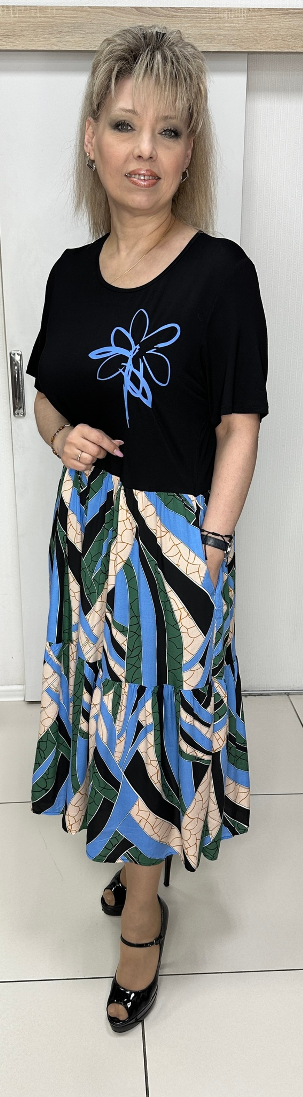 Комбинированное платье с черным верхом