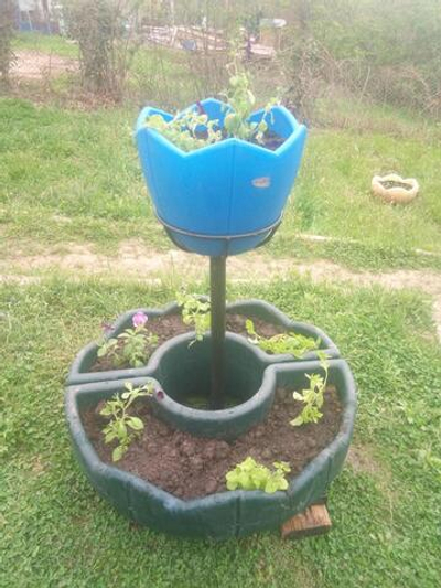 Садовый цветник Стойка с вазонами 400+840, высота 1200