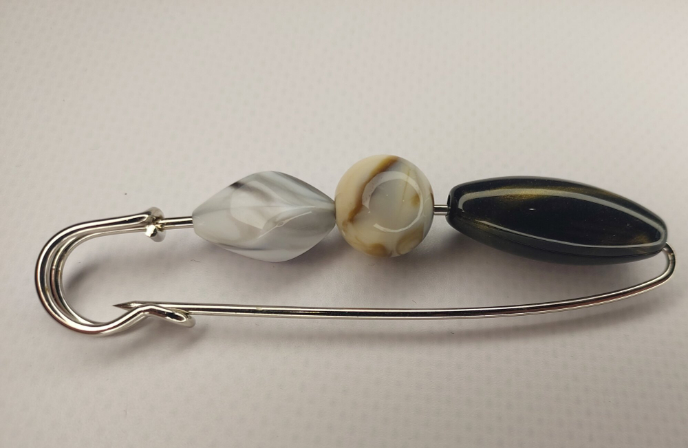 Булавка брошь "Серые камешки" для кардигана, пальто, платков, костюмов, одежды. Бижутерный сплав