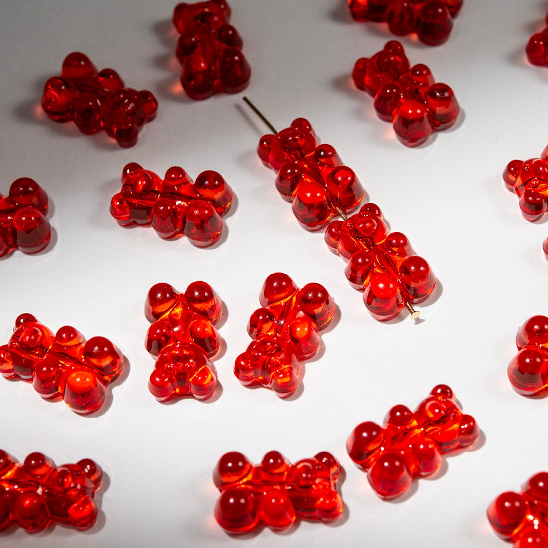 Подвеска "Мармеладный медвежонок", 18,5*12мм, продольное отверстие, красный акрил