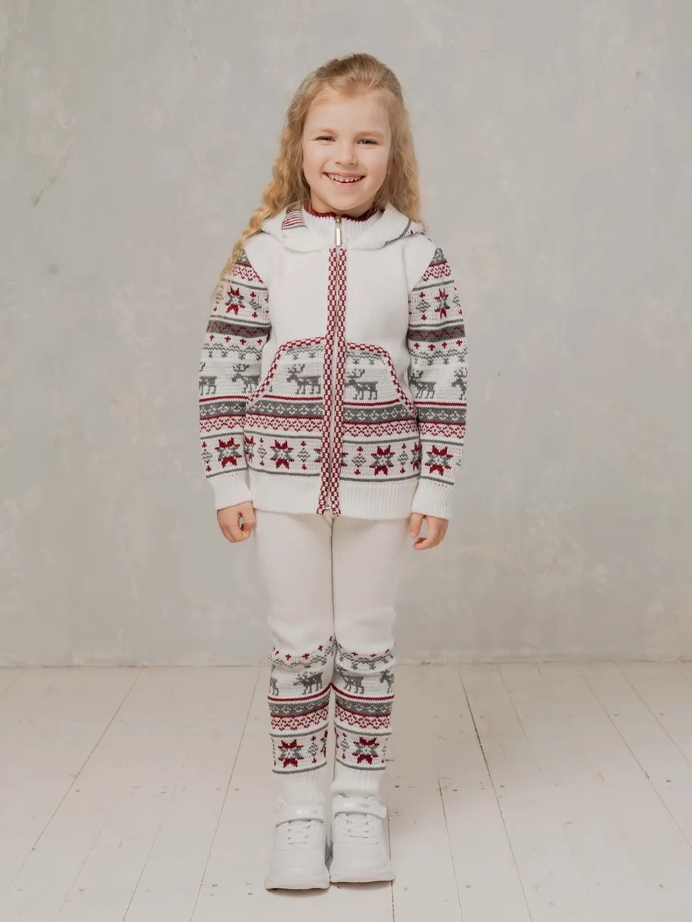 Кофта вязаная на молнии с капюшоном