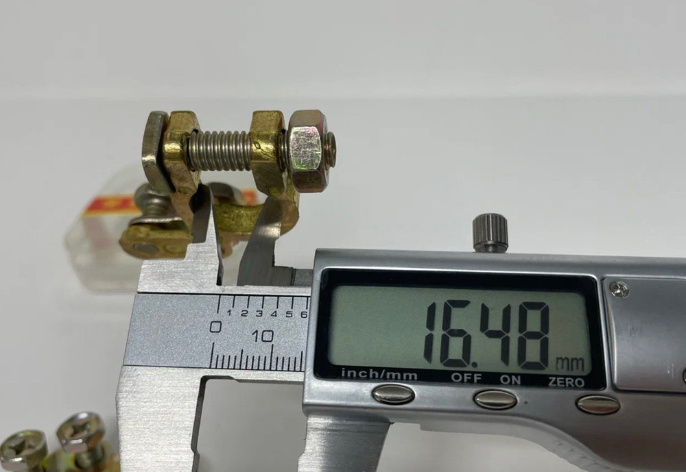 Клеммы АКБ с медным напылением и болтовым соединением провода, усиленные, Медник (2 шт. / в комплекте)