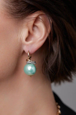 Серьги из плоского мятного жемчуга Майорка, оттенок золото и серебро